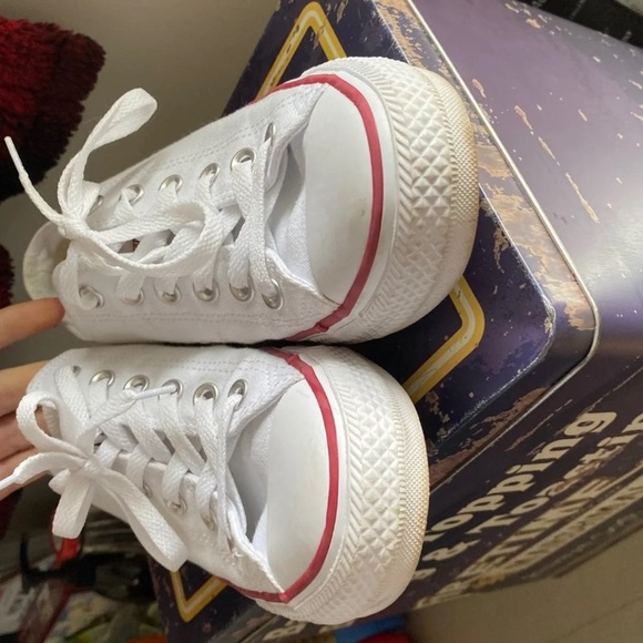 white converse - Picture 3 of 6
